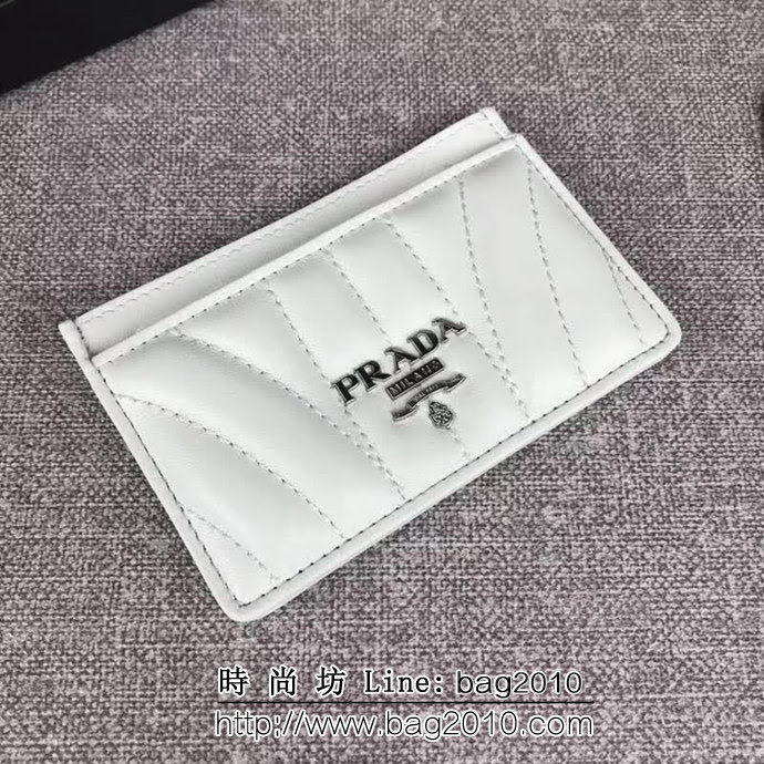 PRADA普拉達 專櫃最新款式 頂級原單納帕牛皮 三層信用卡夾 1MC208 DD1709